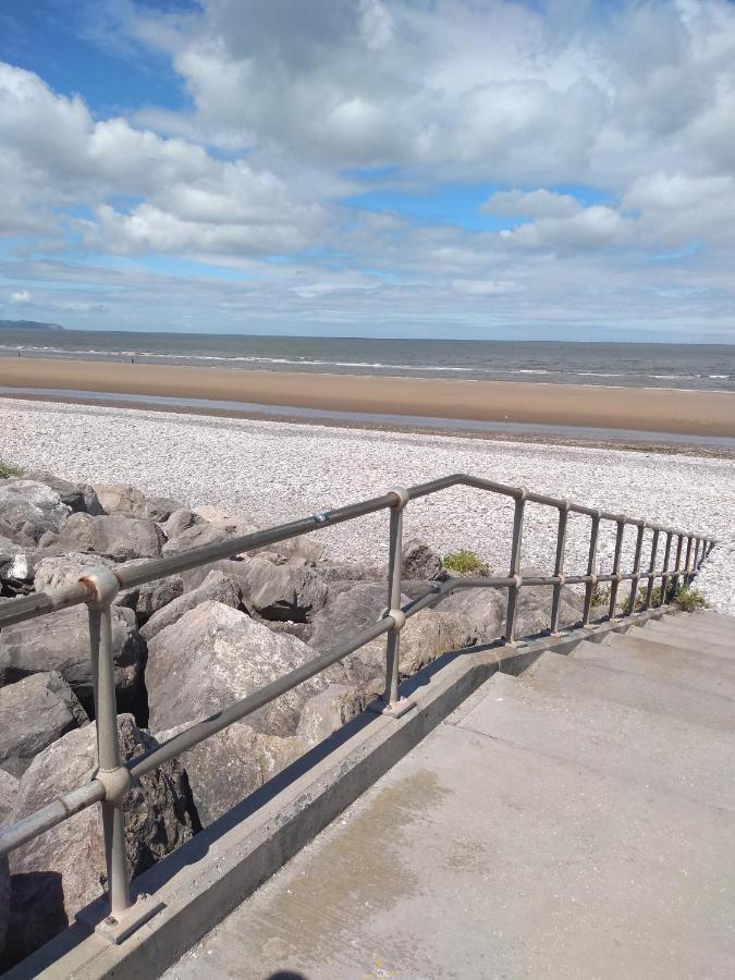 D24 Is A 2 Bedroom 6 Berth Caravan Close To The Beach On Whitehouse Leisure Park In Towyn Near Rhyl With Decking And Private Parking Space This Is A Pet Free Caravan Abergele Extérieur photo