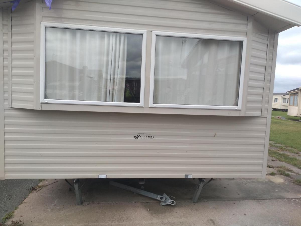 D24 Is A 2 Bedroom 6 Berth Caravan Close To The Beach On Whitehouse Leisure Park In Towyn Near Rhyl With Decking And Private Parking Space This Is A Pet Free Caravan Abergele Extérieur photo