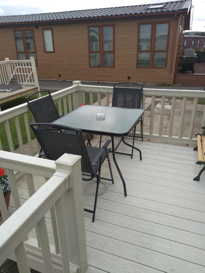 D24 Is A 2 Bedroom 6 Berth Caravan Close To The Beach On Whitehouse Leisure Park In Towyn Near Rhyl With Decking And Private Parking Space This Is A Pet Free Caravan Abergele Extérieur photo