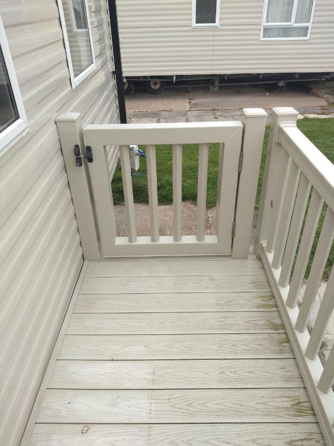 D24 Is A 2 Bedroom 6 Berth Caravan Close To The Beach On Whitehouse Leisure Park In Towyn Near Rhyl With Decking And Private Parking Space This Is A Pet Free Caravan Abergele Extérieur photo