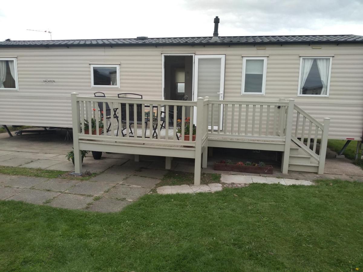 D24 Is A 2 Bedroom 6 Berth Caravan Close To The Beach On Whitehouse Leisure Park In Towyn Near Rhyl With Decking And Private Parking Space This Is A Pet Free Caravan Abergele Extérieur photo
