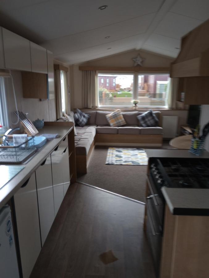 D24 Is A 2 Bedroom 6 Berth Caravan Close To The Beach On Whitehouse Leisure Park In Towyn Near Rhyl With Decking And Private Parking Space This Is A Pet Free Caravan Abergele Extérieur photo